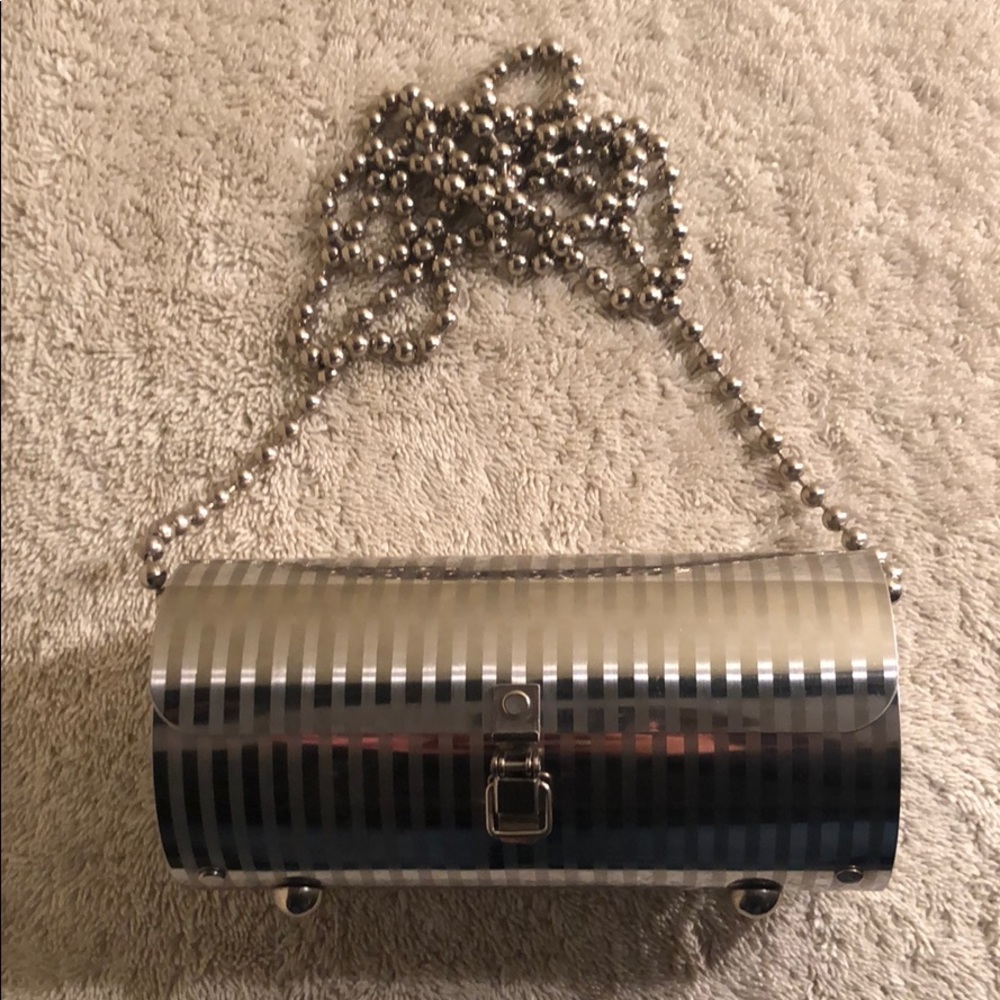 Selling a Wendy Stevens bag. Offers can be made.